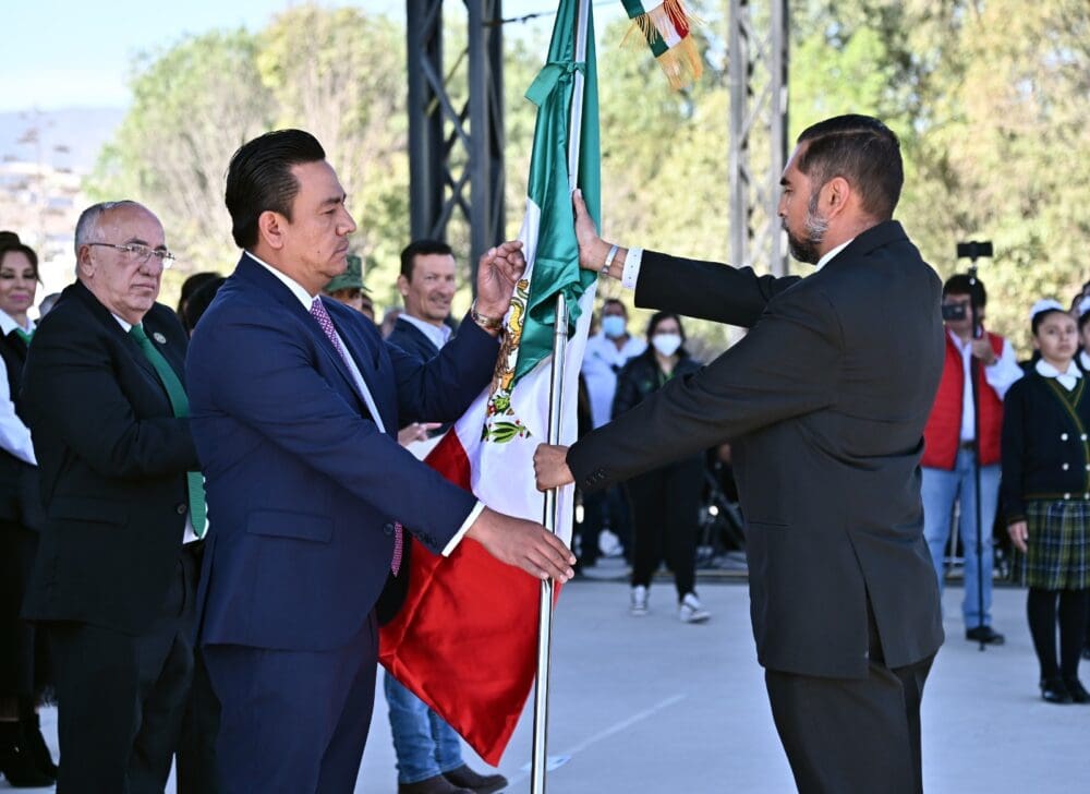 La Bandera de México, símbolo de unidad y fuerza ante las adversidades ...